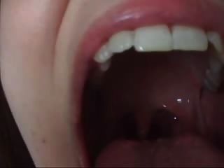 طويل tounged مثليه تقبيل عاطفي عميق