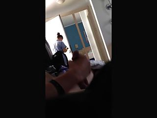 فلاش في غرفة الفندق